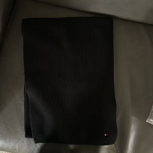 Scarf and hat - Picture 2 of 2